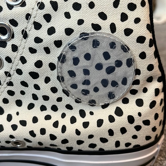 Women’s Converse - Picture 2 of 4